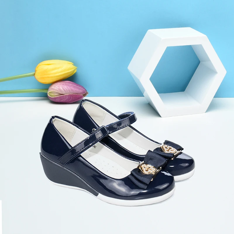 Фото Кожаная обувь на низком каблуке для девочек черная синяя - купить