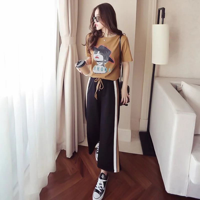 Set female summer new elegant round neck casual short-sleeved bottoming shirt + high waist wide leg pants temperament two-piece
Set female summer new elegant round neck casual short-sleeved bottoming shirt + high waist wide leg pants temperament two-piece