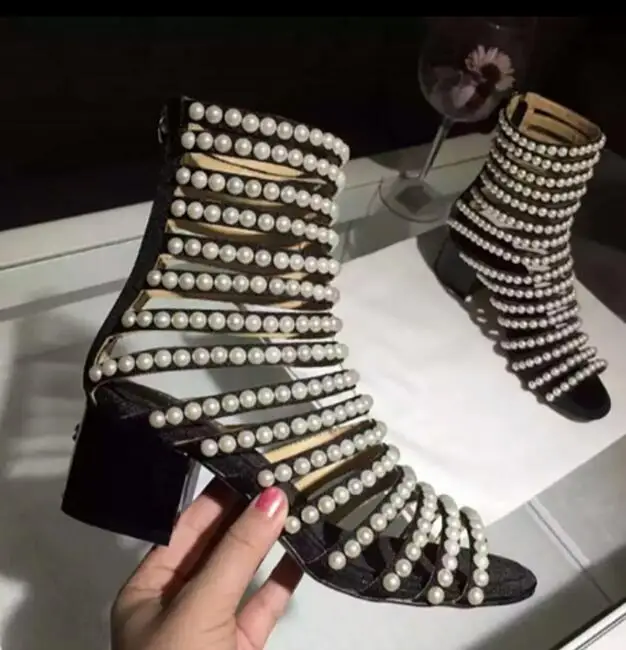 New Black Square Heels Ankle Boots Pearl Chain Studded Leather Shoes Women Strap Sandal Summer Shoes Bota Feminina
New Black Square Heels Ankle Boots Pearl Chain Studded Leather Shoes Women Strap Sandal Summer Shoes Bota Feminina