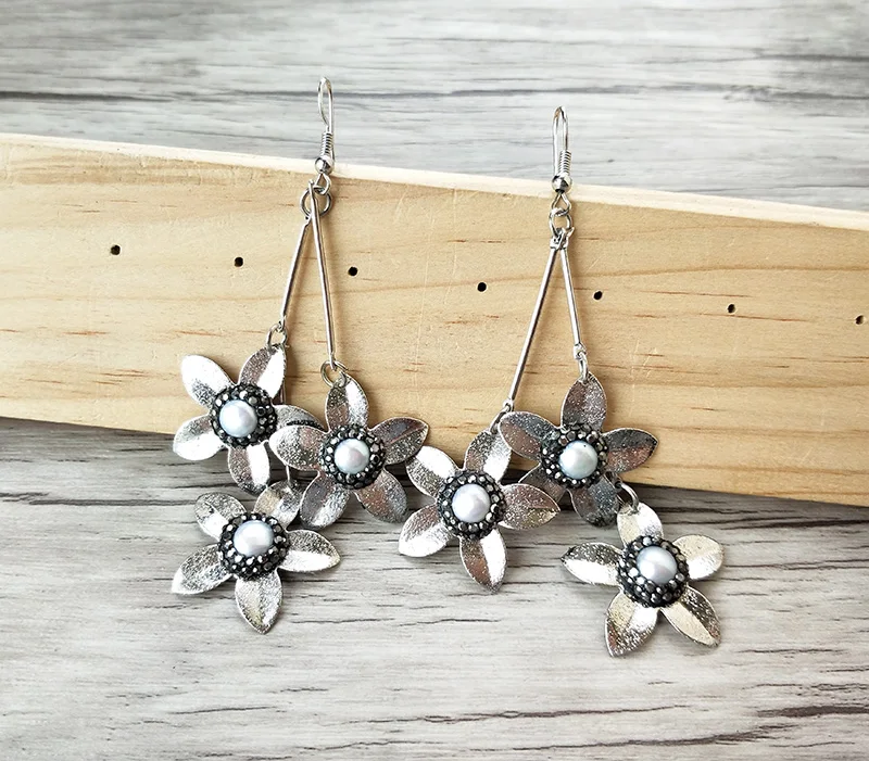 5 Pairs natural pearl handmade pave Crystal rhinestone charm big flower shape dangle Jewelry earrings for women ER761
5 Pairs natural pearl handmade pave Crystal rhinestone charm big flower shape dangle Jewelry earrings for women ER761