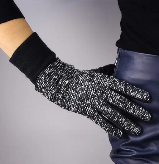 Women's short design genuine sheepskin leather patchwork woolen gloves lady's spring autumn small plaid checked wool glove R633
Women's short design genuine sheepskin leather patchwork woolen gloves lady's spring autumn small plaid checked wool glove R633