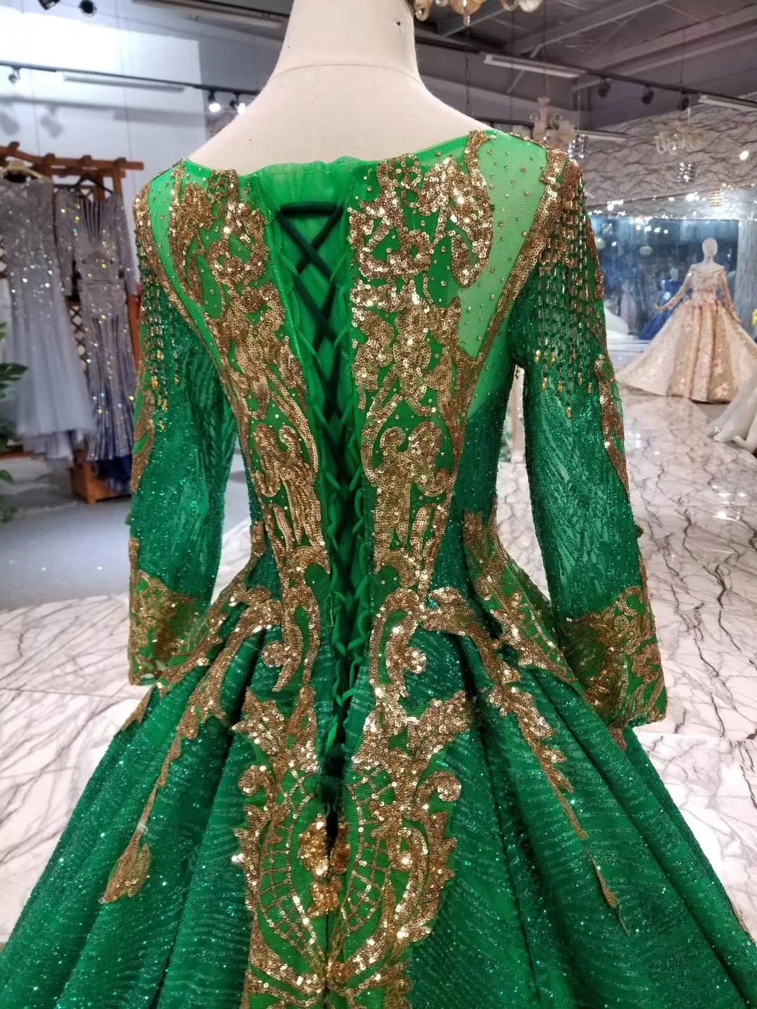 Long Prom Dress Elegant Glitters Gold Lace Sparkly Beaded Bling Bling Crystals A-line Puffy African Emerald Green Prom Dress
Long Prom Dress Elegant Glitters Gold Lace Sparkly Beaded Bling Bling Crystals A-line Puffy African Emerald Green Prom Dress