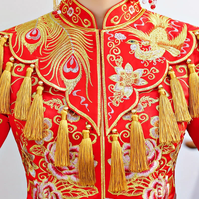 Ancient marriage costume the bride clothing gown traditional Chinese wedding dress womens cheongsam embroidery phoenix red Qipao
Ancient marriage costume the bride clothing gown traditional Chinese wedding dress womens cheongsam embroidery phoenix red Qipao