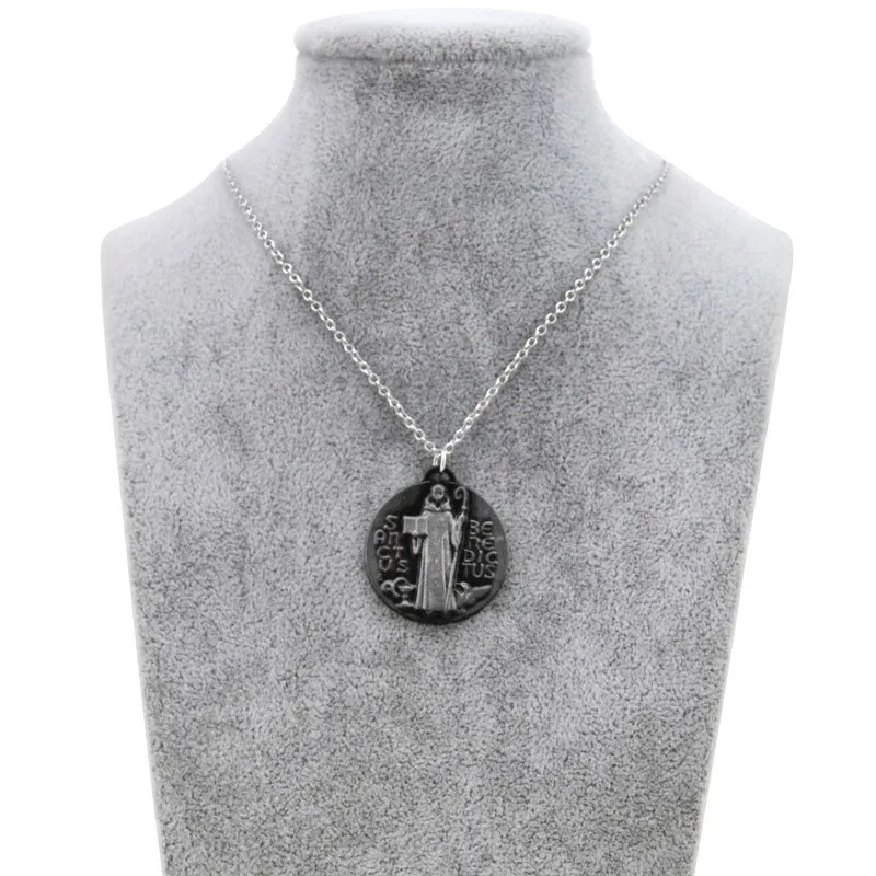 New Vintage Holy Bible Pendant Necklaces For Women Retro Chain Jesus Necklace Men Cross Prayer Christian Jewelry Party Gift
New Vintage Holy Bible Pendant Necklaces For Women Retro Chain Jesus Necklace Men Cross Prayer Christian Jewelry Party Gift