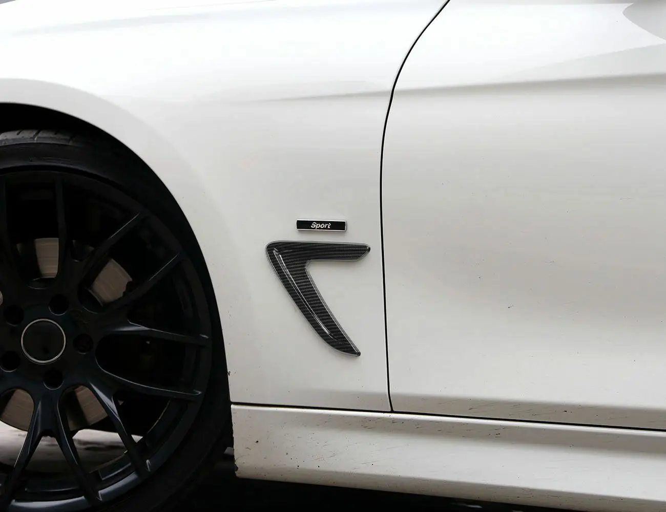 1 Pair=2 Pcs Carbon Fiber Style Fender Vents Decorative Sticker For BMW F30 F35 328I 2012-17 Car Accessories
1 Pair=2 Pcs Carbon Fiber Style Fender Vents Decorative Sticker For BMW F30 F35 328I 2012-17 Car Accessories