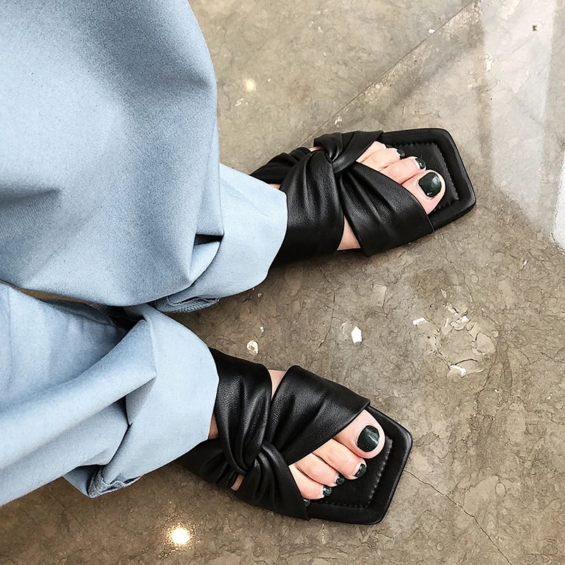 Luxury Women's Summer Flat Sandals Genuine Leather Women's Slippers Sheepskin Party Open Toe Ladies Casual Shoes Woman Plus Size
Luxury Women's Summer Flat Sandals Genuine Leather Women's Slippers Sheepskin Party Open Toe Ladies Casual Shoes Woman Plus Size