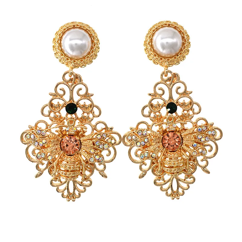Luxury Design Lovely Gold Color Cute Crystal Rhinestones Bee Pearl Big Earrings Girl Gift Fashion Jewelry Accessories
Luxury Design Lovely Gold Color Cute Crystal Rhinestones Bee Pearl Big Earrings Girl Gift Fashion Jewelry Accessories