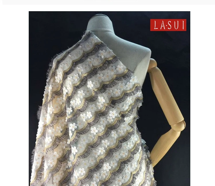 LASUI 2017 NEW noble Tassel decals 3d flowers embroidery mesh lace fabrics fashionable dress evening dress DIY beautiful X0226
LASUI 2017 NEW noble Tassel decals 3d flowers embroidery mesh lace fabrics fashionable dress evening dress DIY beautiful X0226