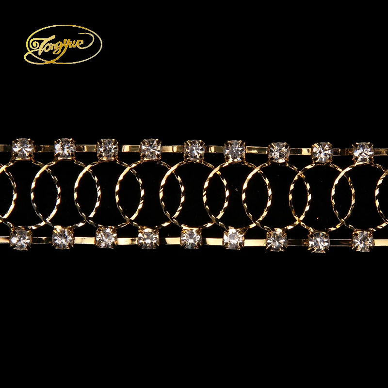1 yard high quality Zircon Alloy Rhinestones Gold and silver color wedding decoration rhinestone chain DIY Rhinestone
1 yard high quality Zircon Alloy Rhinestones Gold and silver color wedding decoration rhinestone chain DIY Rhinestone