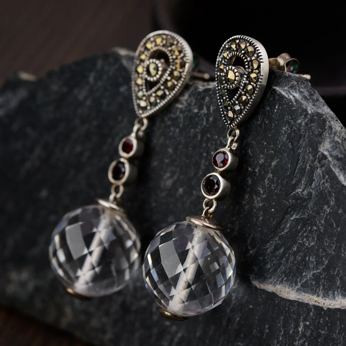 New Fashion Wholesale Jewelry Real S925 Pure Silver Inlay Bai Shuijing Thai Silver Antique Female New Product Process
New Fashion Wholesale Jewelry Real S925 Pure Silver Inlay Bai Shuijing Thai Silver Antique Female New Product Process