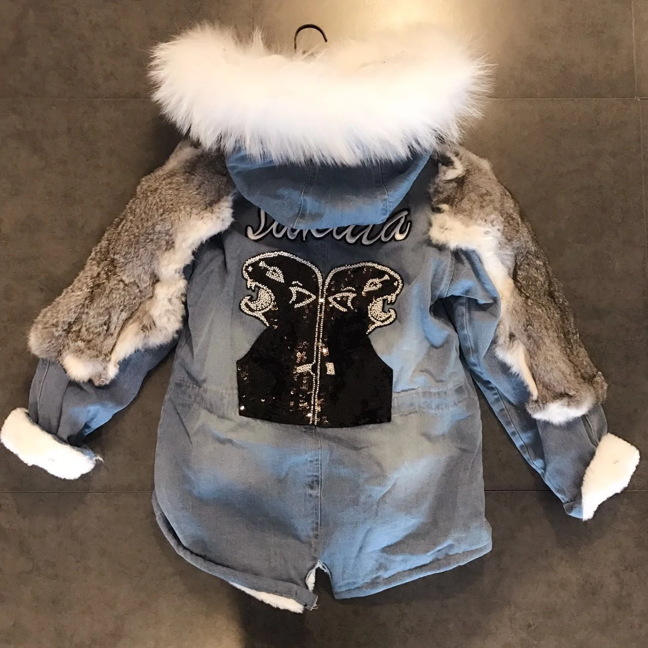 2019 Real New Arrival Patchwork Zipper Thick Winter Women Coat Big Fur Collar Hooded Splicing Rabbit Back Cartoon Long Cotton
2019 Real New Arrival Patchwork Zipper Thick Winter Women Coat Big Fur Collar Hooded Splicing Rabbit Back Cartoon Long Cotton