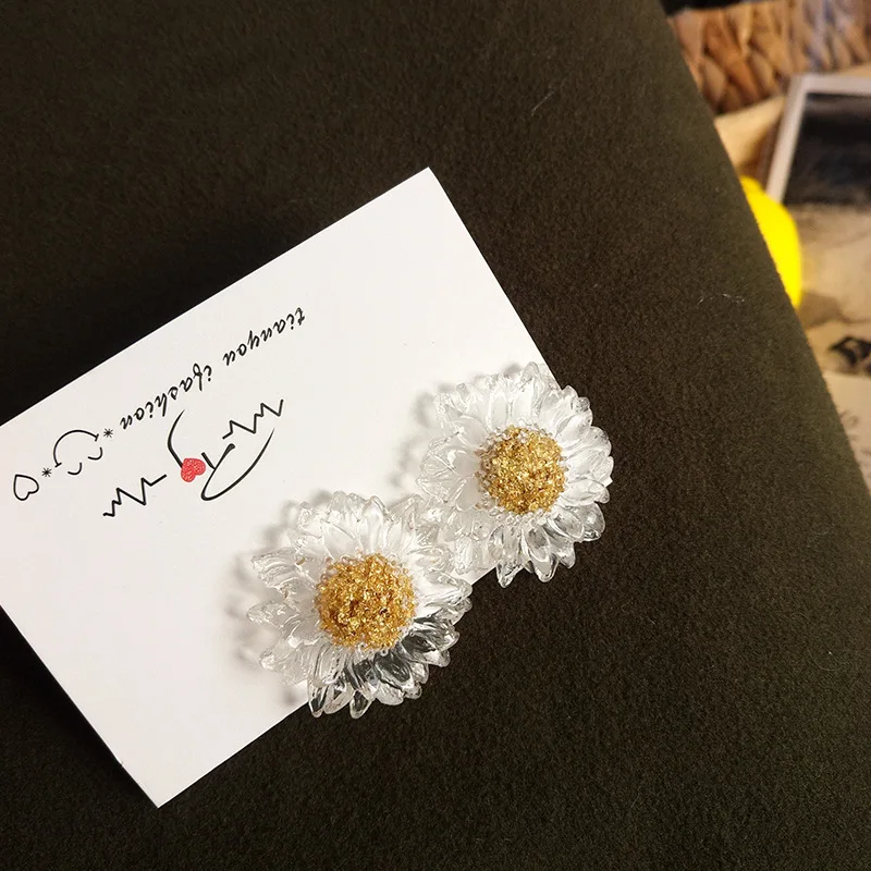 Transparent Resin Earrings Sweet Meissen Transparent Flower Nails Student Gold Foil Daisy Jewelry For Woman Girl Wedding Party
Transparent Resin Earrings Sweet Meissen Transparent Flower Nails Student Gold Foil Daisy Jewelry For Woman Girl Wedding Party