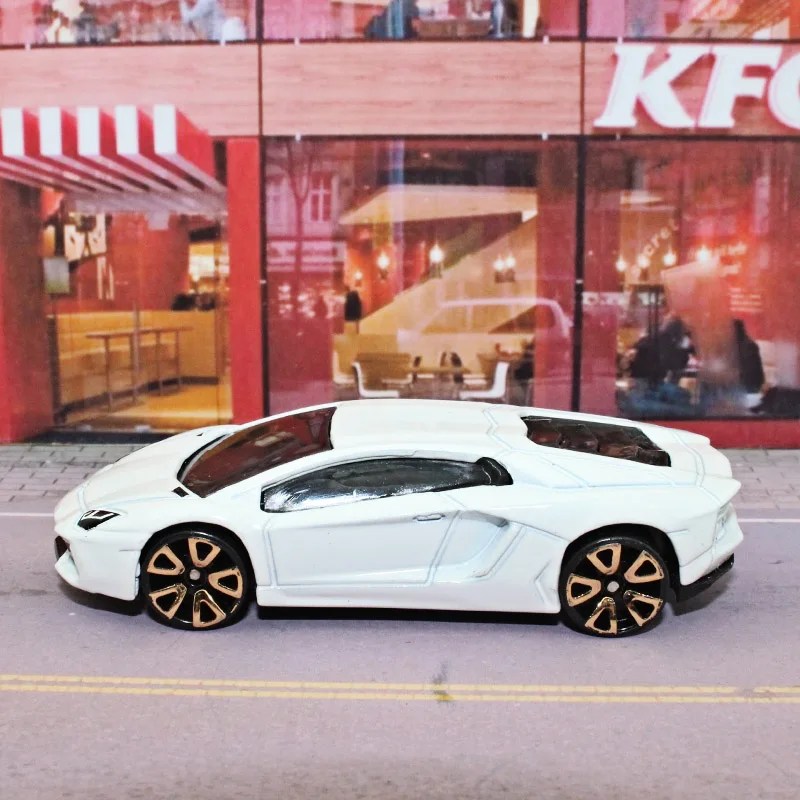 LR 1: 64 Lambo 700 литая под давлением модель автомобиля Коллекция украшения для детских