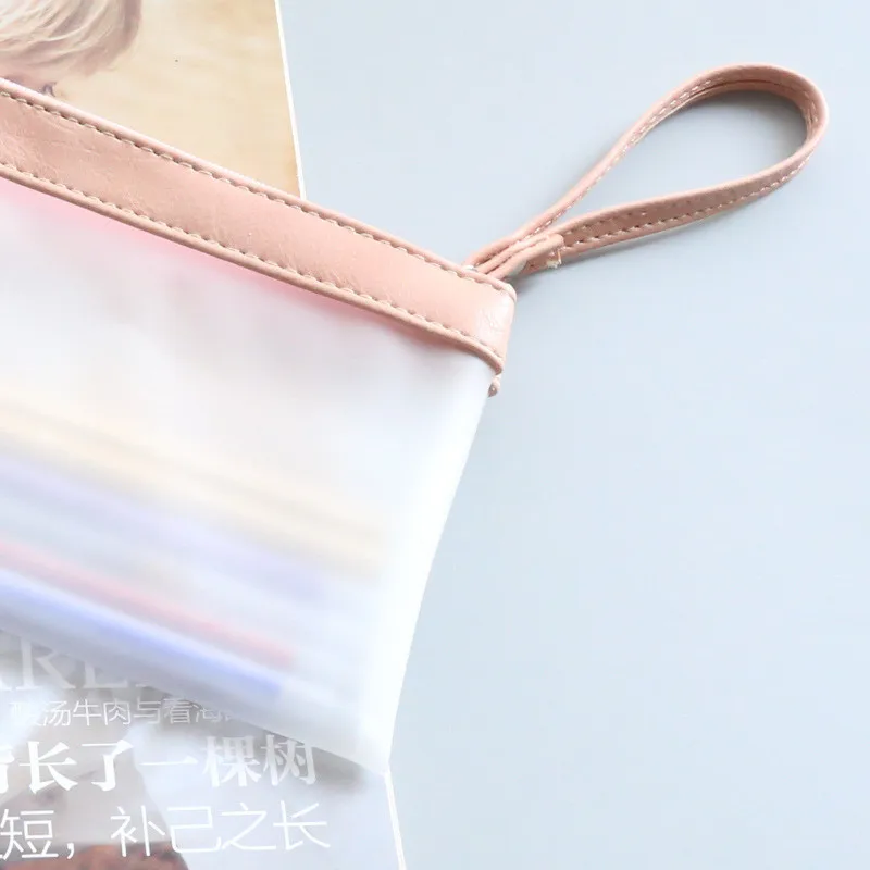 1pc Cute Simple Waterproof Pencil Case Office Student Pencil Bag Stationery School Supplies Pen Box
1pc Cute Simple Waterproof Pencil Case Office Student Pencil Bag Stationery School Supplies Pen Box