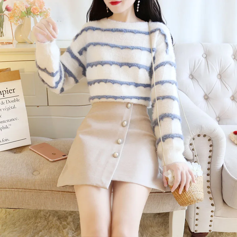 Stripe Round Collar Knitting Sweater & Irregular Buttons Tweed Skirt Covered Two Pcs Clothing Set Vestido Knitwear Leisure
Stripe Round Collar Knitting Sweater & Irregular Buttons Tweed Skirt Covered Two Pcs Clothing Set Vestido Knitwear Leisure
