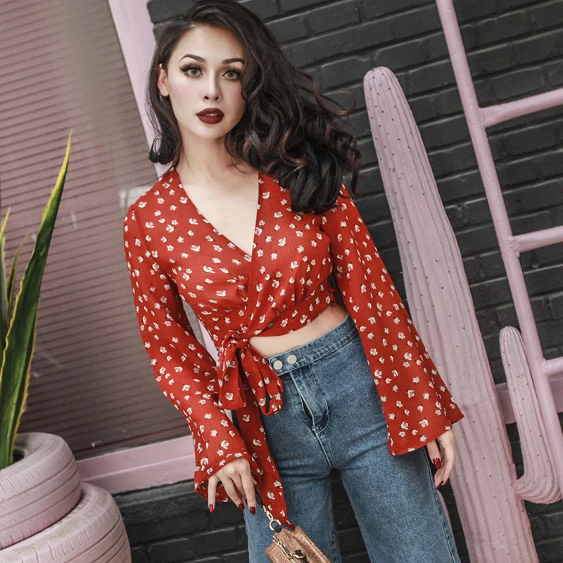 2018 Summer Vintage Floral Printed Chiffon Short Shirt Women Stylish Long Flare Sleeve Short Type Blouse
2018 Summer Vintage Floral Printed Chiffon Short Shirt Women Stylish Long Flare Sleeve Short Type Blouse