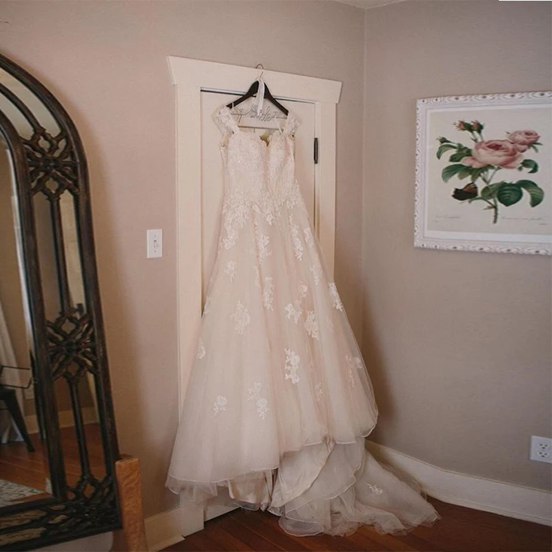 A-line Plus Size Wedding Dresses Cap Sleeves Lace Appliques Bridal Gowns Backless Chapel Train Vestidos De Noiva Bridal Dresses
A-line Plus Size Wedding Dresses Cap Sleeves Lace Appliques Bridal Gowns Backless Chapel Train Vestidos De Noiva Bridal Dresses