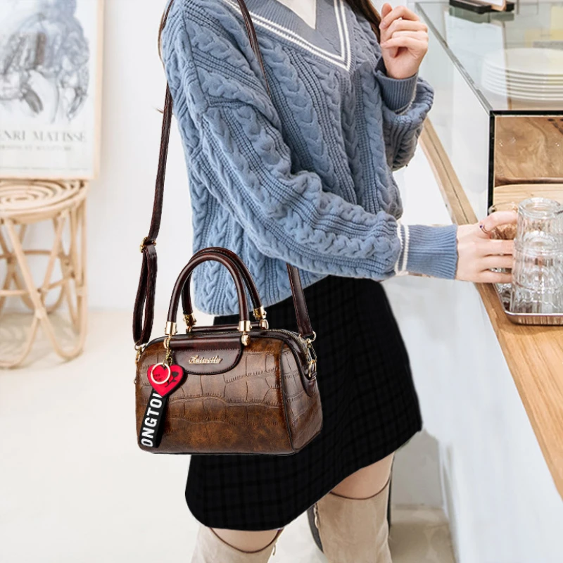 21club brand small solid color alligator strap casual fashion ladies totes party shopping wowen shoulder crossbody handbags
21club brand small solid color alligator strap casual fashion ladies totes party shopping wowen shoulder crossbody handbags