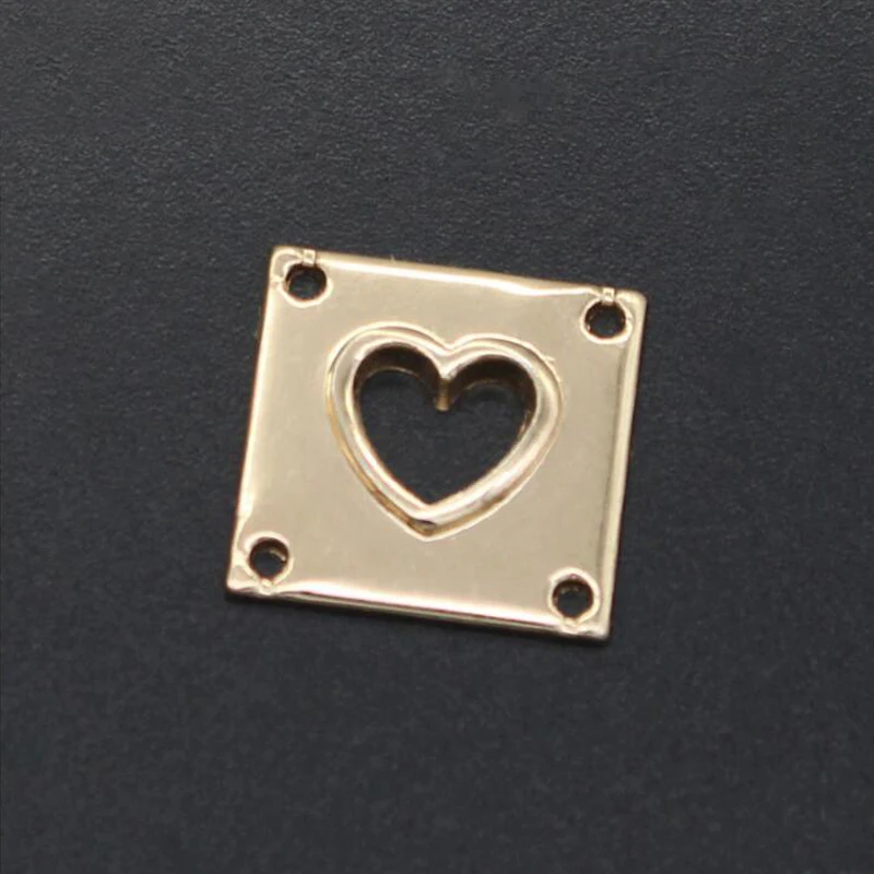 high brand clothing clothing metal sewing labels nameplate for clothes bag trademark 1.4*1.4cm labels brands for clothes custom
high brand clothing clothing metal sewing labels nameplate for clothes bag trademark 1.4*1.4cm labels brands for clothes custom