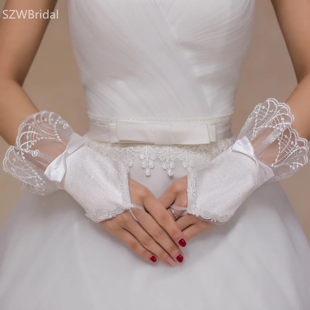 New Arrival Bridal Short Gloves Lace Satin Flower Embroider Wedding Accessories Vestido Bridal Cheap Finger Sexy
New Arrival Bridal Short Gloves Lace Satin Flower Embroider Wedding Accessories Vestido Bridal Cheap Finger Sexy