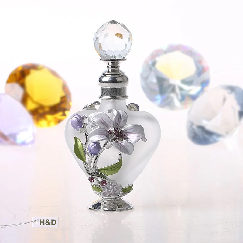H&D 9ml Vintage Lily Design Empty Refillable Glass and Metal Perfume Bottle Oil Bottle Home Wedding Decoration Craft Gifts
H&D 9ml Vintage Lily Design Empty Refillable Glass and Metal Perfume Bottle Oil Bottle Home Wedding Decoration Craft Gifts