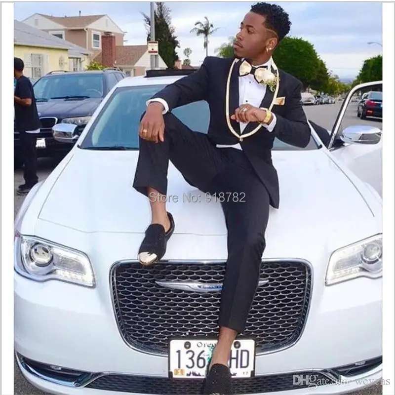 2018 Coat Pants Prom Suits Black One Button Groom Wear With Gold Shawl Lapel Two Pieces Wedding Tuxedos Custom Made Men Suits
2018 Coat Pants Prom Suits Black One Button Groom Wear With Gold Shawl Lapel Two Pieces Wedding Tuxedos Custom Made Men Suits