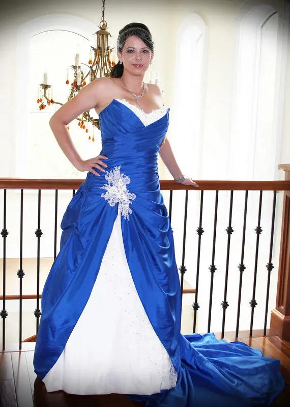 2019 Gothic White and Blue Wedding Dresses Lace Applique Ball Gown Custom Made High Quality Wedding Gowns Bride Dress
2019 Gothic White and Blue Wedding Dresses Lace Applique Ball Gown Custom Made High Quality Wedding Gowns Bride Dress