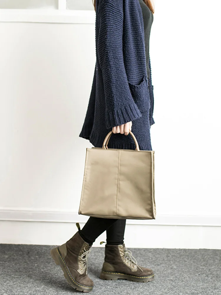 Korean version of the shoulder slung file bag temperament fashion business hand portable briefcase female commuter bag student
Korean version of the shoulder slung file bag temperament fashion business hand portable briefcase female commuter bag student
