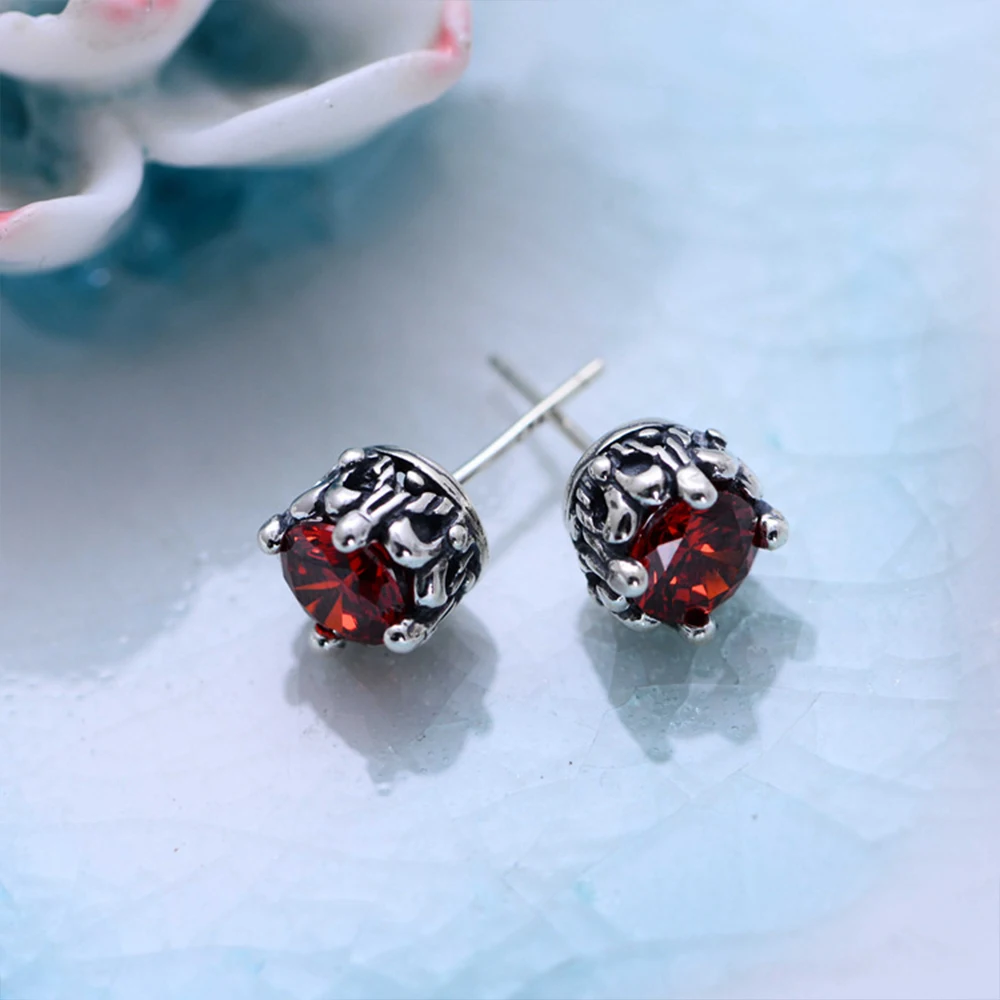 MetJakt Natural Garnet Stud Earring and White Crystal Solid 925 Sterling Silver Earring for Women Vintage Thai Silver Jewelry
MetJakt Natural Garnet Stud Earring and White Crystal Solid 925 Sterling Silver Earring for Women Vintage Thai Silver Jewelry