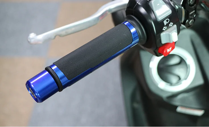 Universal 7/8'' 22MM Motorcycle CNC handle grips Motorbike handlebar grips and end 5 Colors Available
Universal 7/8'' 22MM Motorcycle CNC handle grips Motorbike handlebar grips and end 5 Colors Available