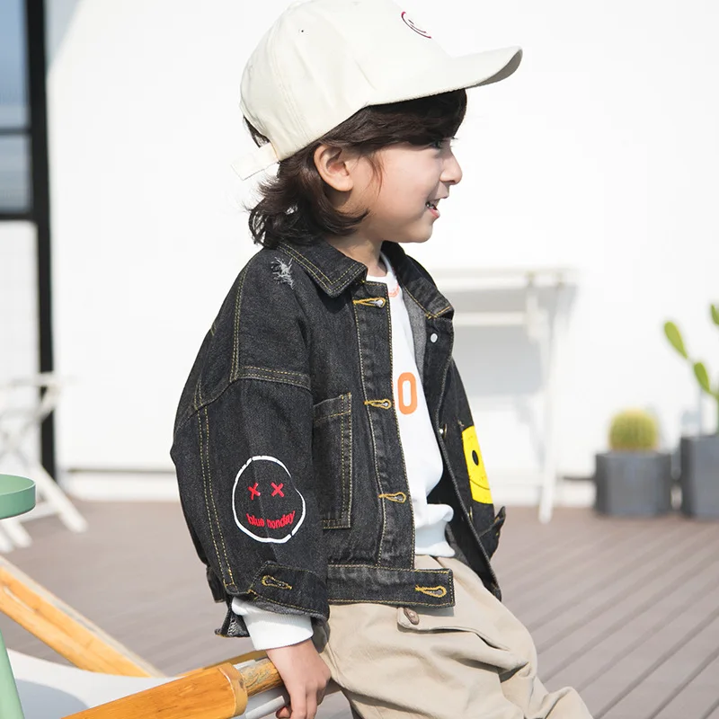 Boys coat spring and autumn 2019 new small and medium-sized children's tide fan smile face printed denim coat
Boys coat spring and autumn 2019 new small and medium-sized children's tide fan smile face printed denim coat