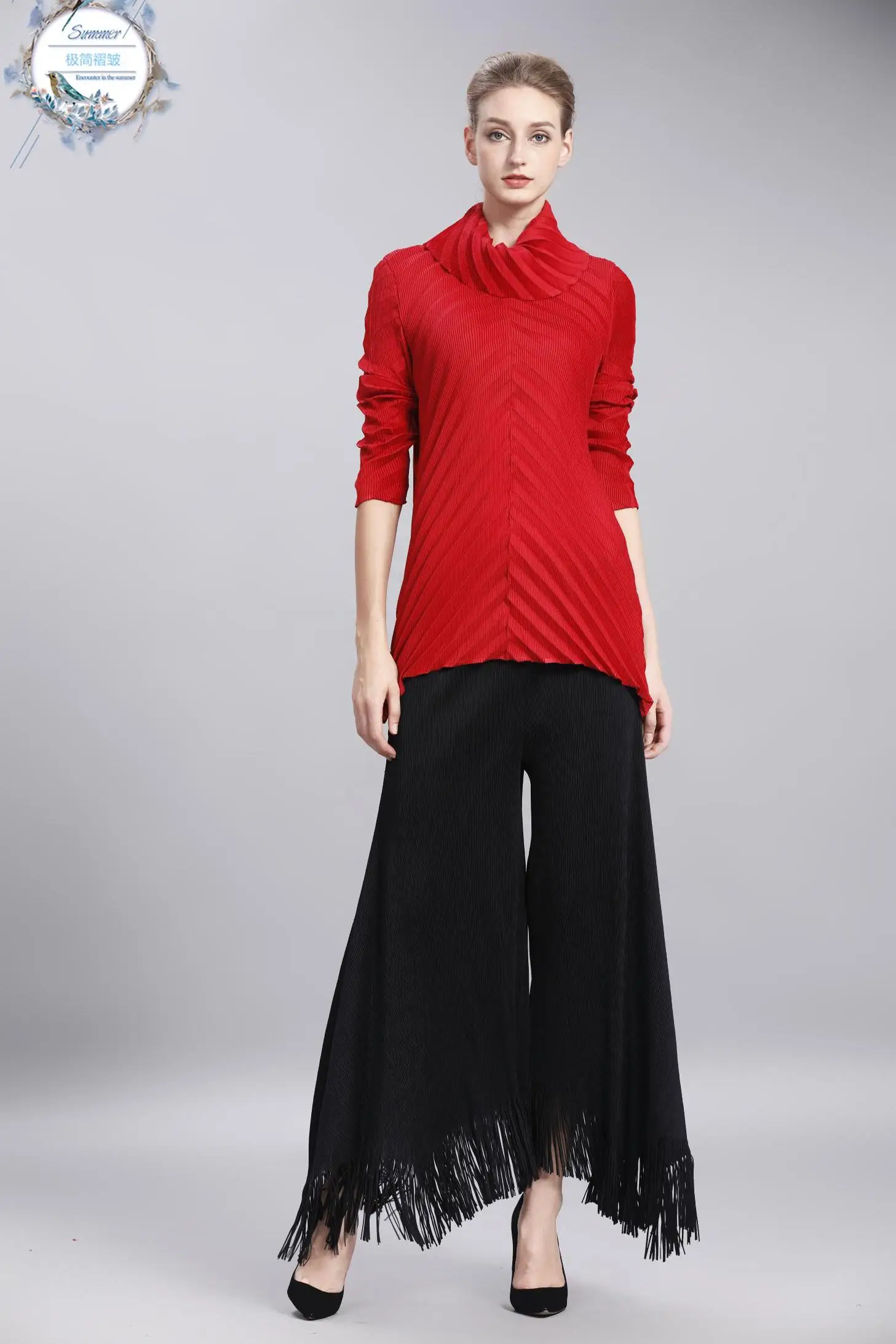 Miyake Long Sleeved Shirt Autumn Fold New T-shirt Thin Wavy Fold Clothes Pleated Tshirt
Miyake Long Sleeved Shirt Autumn Fold New T-shirt Thin Wavy Fold Clothes Pleated Tshirt
