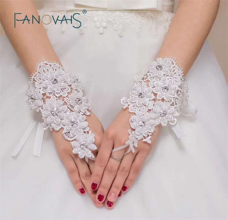 Wrist Length Cheap Wedding Gloves Fingerless Pearls Crystal Beaded Bridal Gloves Luxury Wedding Accessories Lace Gloves
Wrist Length Cheap Wedding Gloves Fingerless Pearls Crystal Beaded Bridal Gloves Luxury Wedding Accessories Lace Gloves
