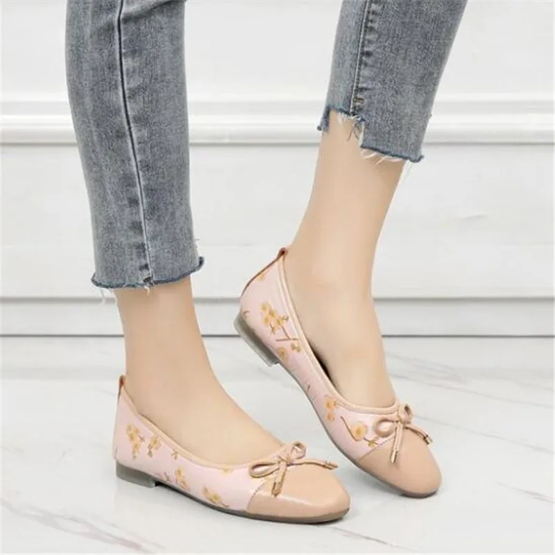2019 New Autumn Printing Splice Spell Color Genuine Leather Shoes Flat Shoes Woman Elegant Bow Fashion Casual Shoes Large Size
2019 New Autumn Printing Splice Spell Color Genuine Leather Shoes Flat Shoes Woman Elegant Bow Fashion Casual Shoes Large Size