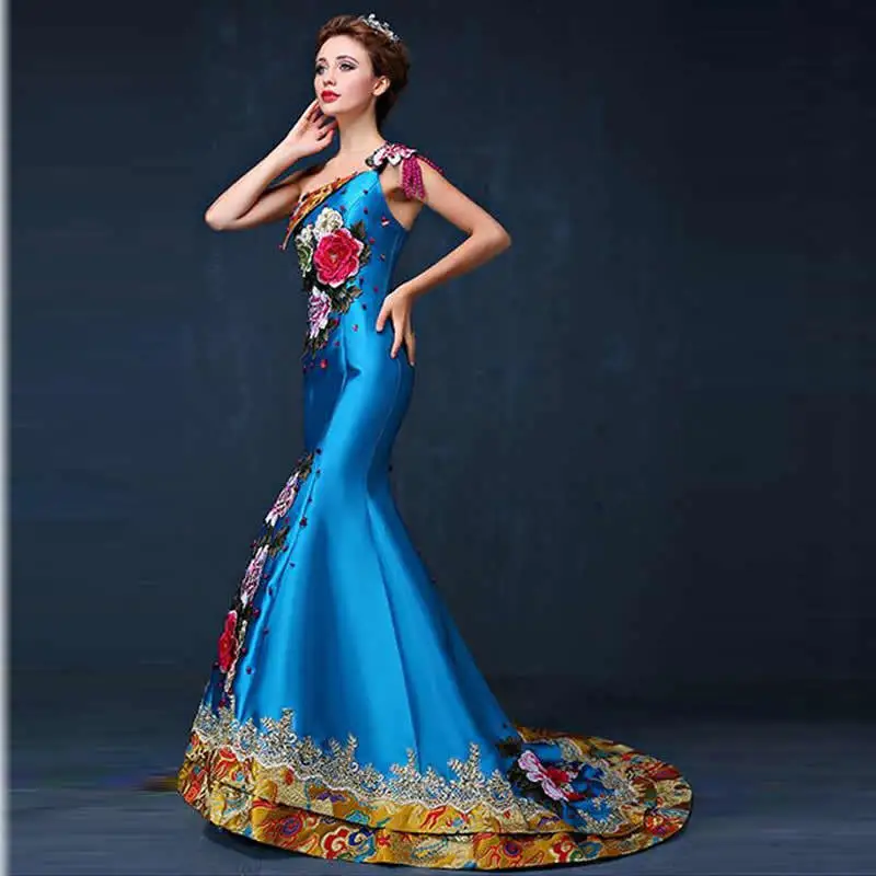 Blue Long Mermaid Evening Dress Embroidery Bride Wedding Cheongsam Chinese Party Dresses Robe Chinoise Trailing Princess Dress
Blue Long Mermaid Evening Dress Embroidery Bride Wedding Cheongsam Chinese Party Dresses Robe Chinoise Trailing Princess Dress