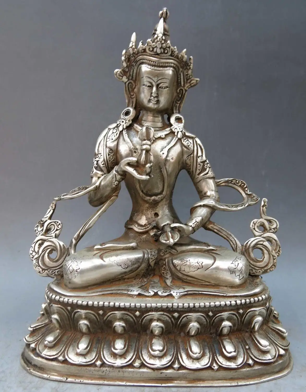 Статуэтка из тибетского серебра ручной работы, 8 дюймов
Статуэтка из тибетского серебра ручной работы, 8 дюймов
