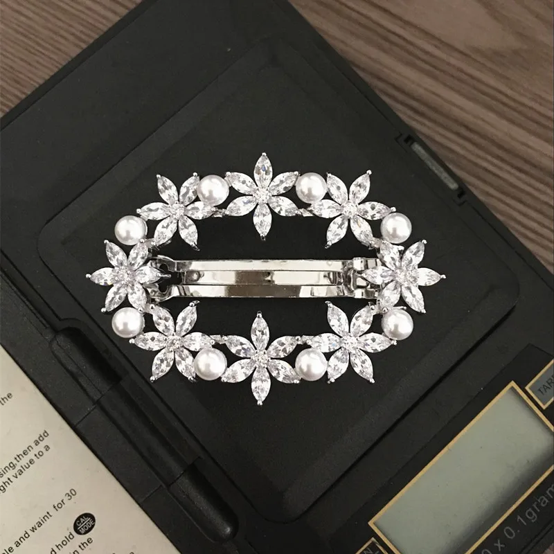 Trendy Fashion women Hairpin Accessories Jewelry AAA Cubic Zircon With Imitation Pearls Hairwear clip for Bridesmaid Gift F00059
Trendy Fashion women Hairpin Accessories Jewelry AAA Cubic Zircon With Imitation Pearls Hairwear clip for Bridesmaid Gift F00059