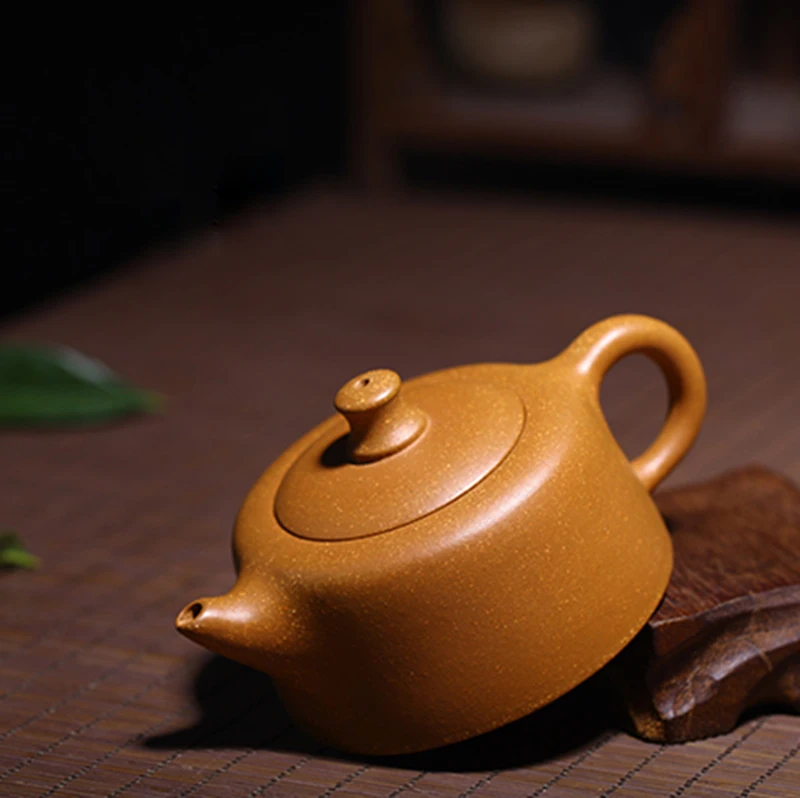 160 ml Authentic Yixing Teapot Chinese Purple Clay Health Kung Fu Tea Set Kettle Zisha Yuan Ding Tian Ji Pot Tea Maker Teaware
160 ml Authentic Yixing Teapot Chinese Purple Clay Health Kung Fu Tea Set Kettle Zisha Yuan Ding Tian Ji Pot Tea Maker Teaware