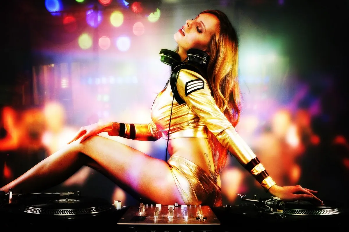 Сексуальная DJ девушка наслаждающаяся музыкой PYR123 искусство на стену для декора комнаты домашнее украшение (рамка в наличии)
Сексуальная DJ девушка наслаждающаяся музыкой PYR123 искусство на стену для декора комнаты домашнее украшение (рамка в наличии)