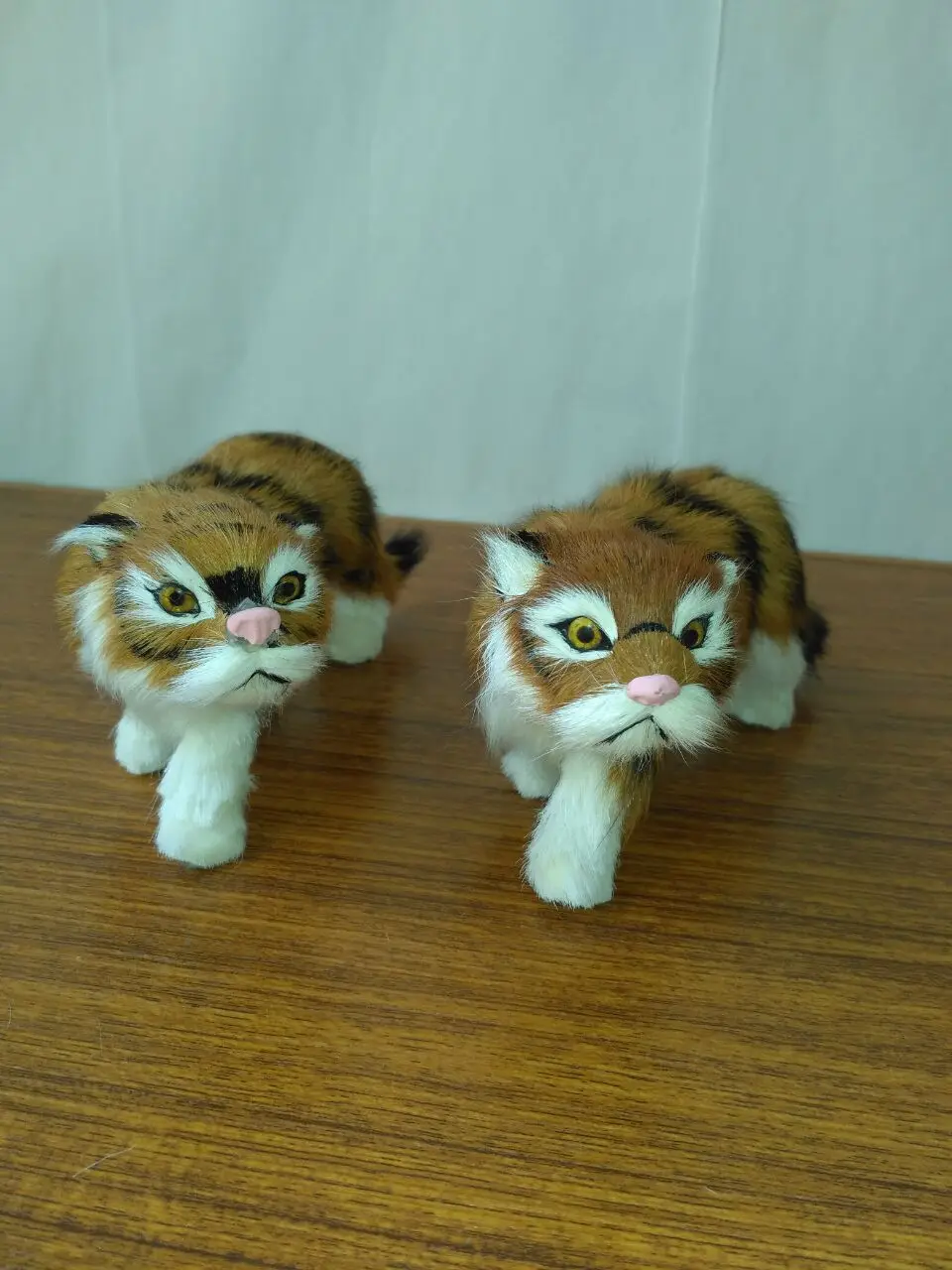 polyethylene&furs yellow tiger model 17x9cm Simulation tigers one lot / 2 pieces handicraft home decoration gift d2004
polyethylene&furs yellow tiger model 17x9cm Simulation tigers one lot / 2 pieces handicraft home decoration gift d2004