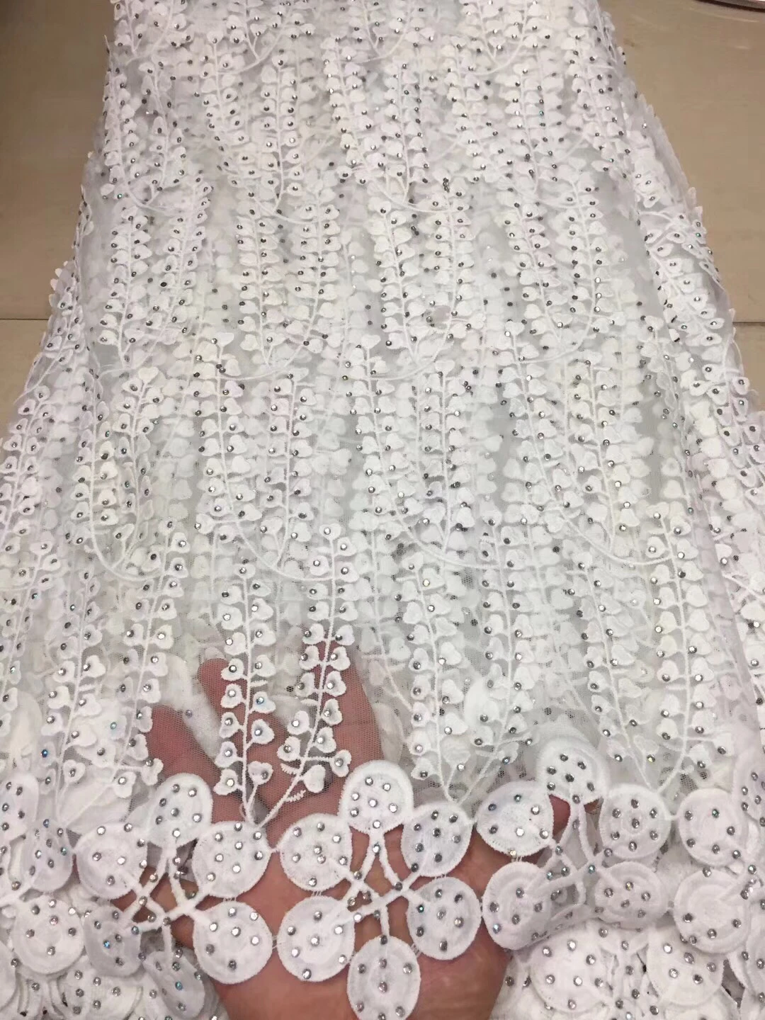 White High quality french lace fabric with stones African lace fabric latest stones tulle lace fabric for party dress LYY923A
White High quality french lace fabric with stones African lace fabric latest stones tulle lace fabric for party dress LYY923A