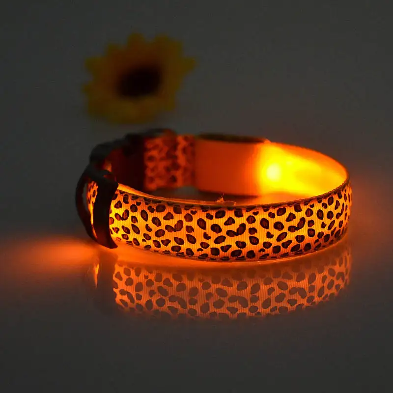 New Pet Supplies Leopard Print Collar In A Variety Of Colors To Choose From LED Flash Dog Belt Spotted Road Night Bright Dog Col
New Pet Supplies Leopard Print Collar In A Variety Of Colors To Choose From LED Flash Dog Belt Spotted Road Night Bright Dog Col
