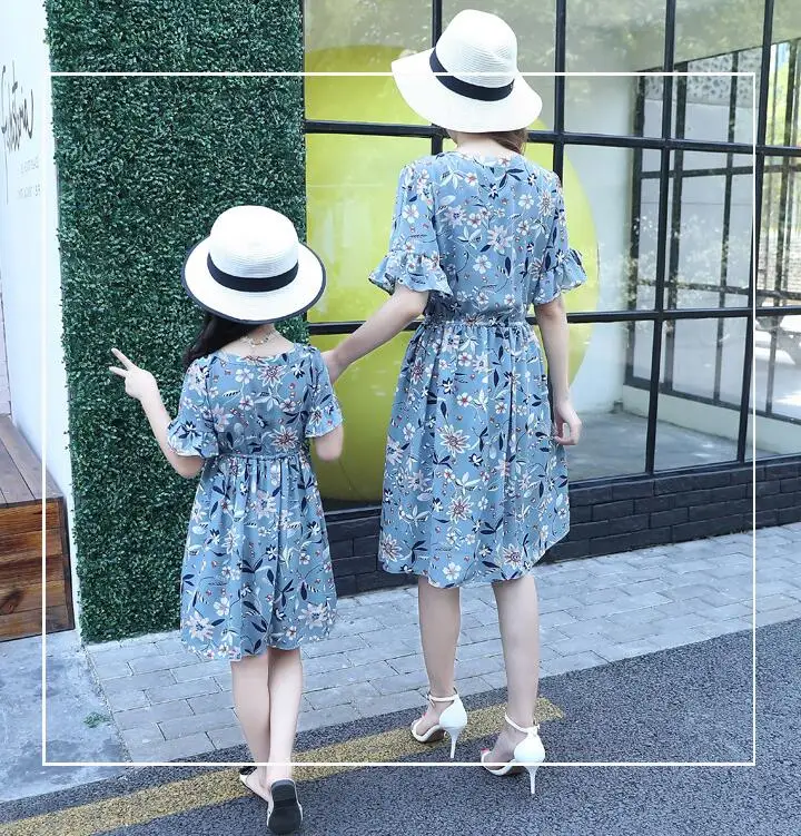 Rlyaeiz Mother Daughter Dresses 2018 Summer New Fashion Lake Blue Flowers Printed Family Matching Clothes Mom And Daughter Dress
Rlyaeiz Mother Daughter Dresses 2018 Summer New Fashion Lake Blue Flowers Printed Family Matching Clothes Mom And Daughter Dress