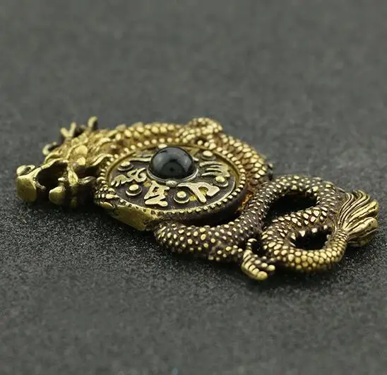 Retro Brass Six-Character True Word Transfer Pearl Dragon Hanging Key Chain Hanging Parts Copper Metal Pendant Animal Statue
Retro Brass Six-Character True Word Transfer Pearl Dragon Hanging Key Chain Hanging Parts Copper Metal Pendant Animal Statue