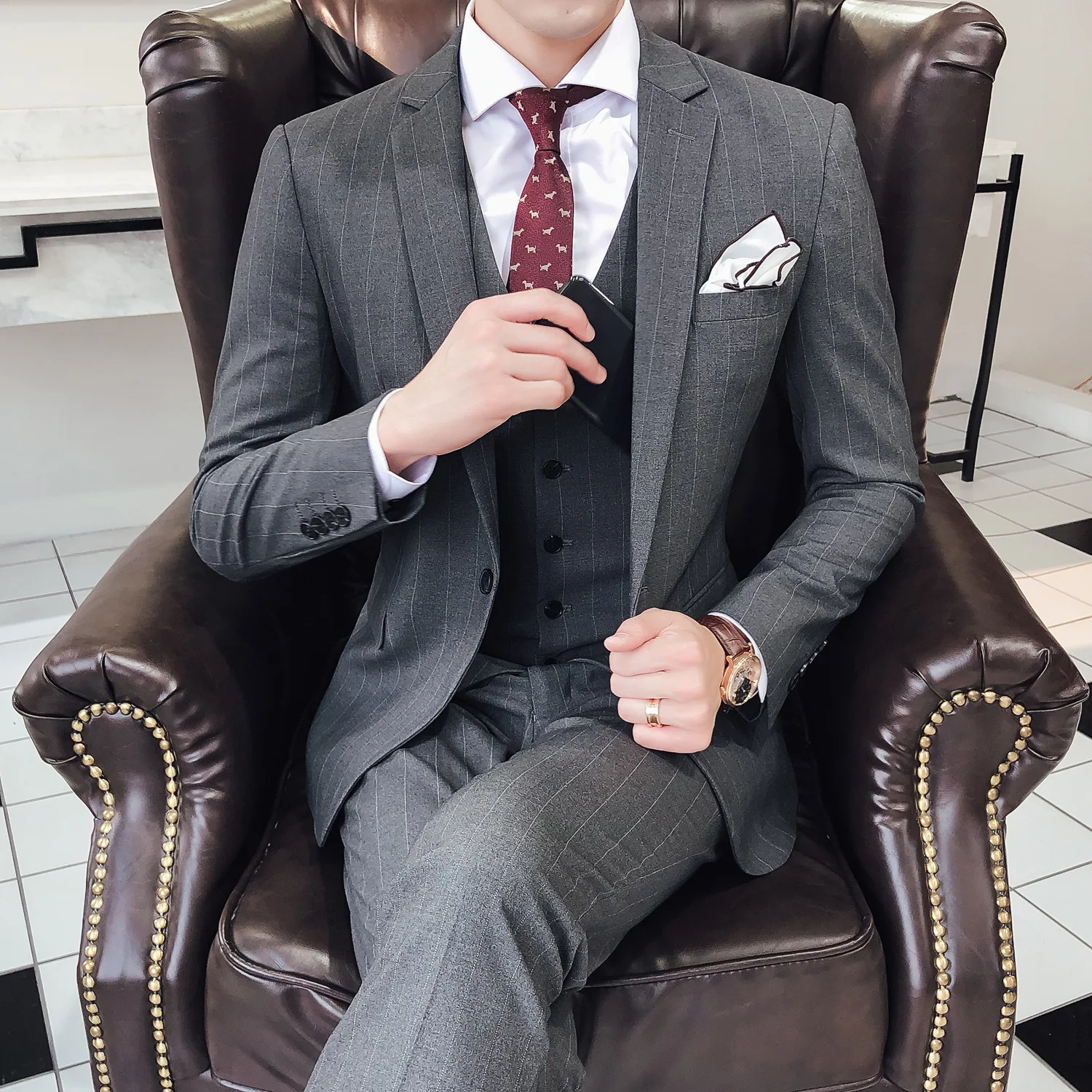 Autumn and Winter Men's Dark Striped Suit Three-piece Slim Trajes De Hombre De Vestir Elegantes Sets
Autumn and Winter Men's Dark Striped Suit Three-piece Slim Trajes De Hombre De Vestir Elegantes Sets