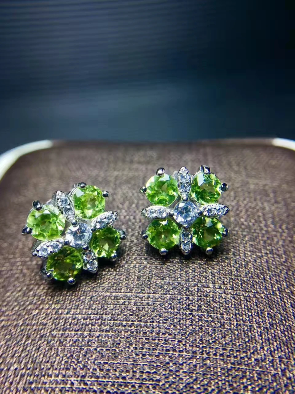 natural green peridot stud earrings 925 sterling silver natural olivine earrings fashion Square cross women party fine jewelry
natural green peridot stud earrings 925 sterling silver natural olivine earrings fashion Square cross women party fine jewelry