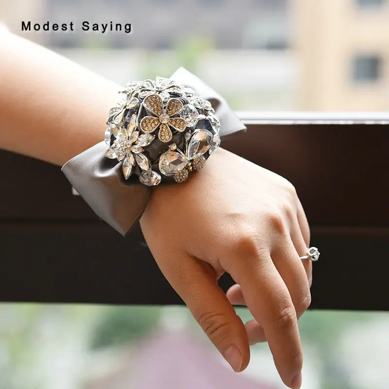2PCS Luxury Grey Artificial Flowers Pearls Wedding Wrist Corsages 2018 for Sisters Bridemaid Wedding Party Prom Accessories
2PCS Luxury Grey Artificial Flowers Pearls Wedding Wrist Corsages 2018 for Sisters Bridemaid Wedding Party Prom Accessories
