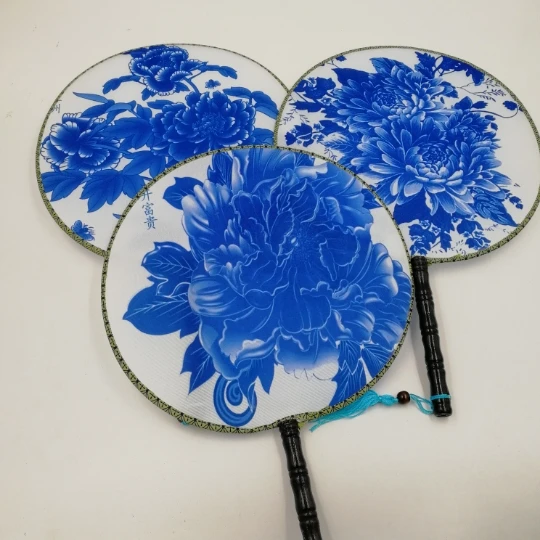 NEW 1PCS Handmade Classic Ethnic Round Hand Fan Handle Traditional Craft Silk Fabric Fan Gift Ladies Chinese Dance Wedding props
NEW 1PCS Handmade Classic Ethnic Round Hand Fan Handle Traditional Craft Silk Fabric Fan Gift Ladies Chinese Dance Wedding props