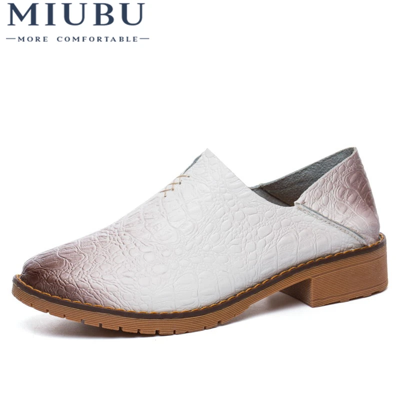 MIUBU Flats Genuine Leather Shoes Woman Slip On Loafers 2020 Spring Women Casual Shoes Autumn Brand Ladies Shoes Sneakers
MIUBU Flats Genuine Leather Shoes Woman Slip On Loafers 2020 Spring Women Casual Shoes Autumn Brand Ladies Shoes Sneakers