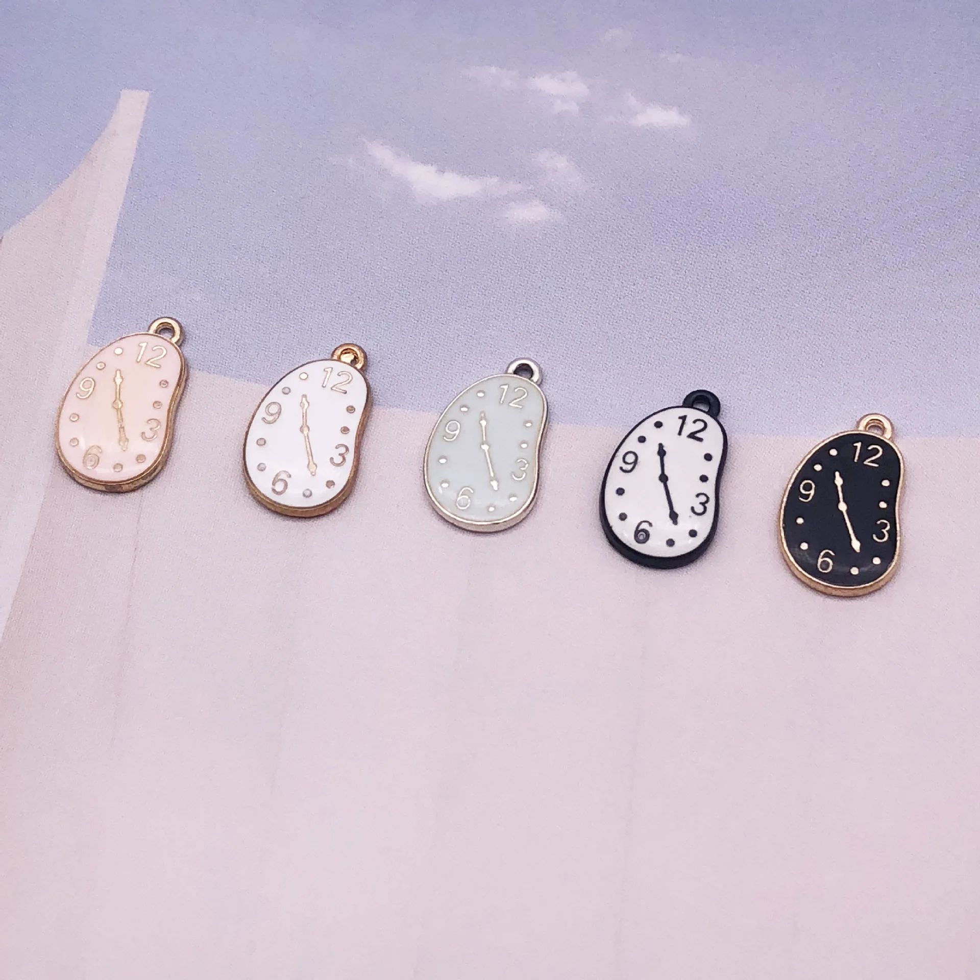 10PCS/Lot Oil Drop Charms Cute Irregularity Clock Enamel Charms Alloy Pendant Fit Necklaces Bracelets DIY Jewelry Accessories
10PCS/Lot Oil Drop Charms Cute Irregularity Clock Enamel Charms Alloy Pendant Fit Necklaces Bracelets DIY Jewelry Accessories